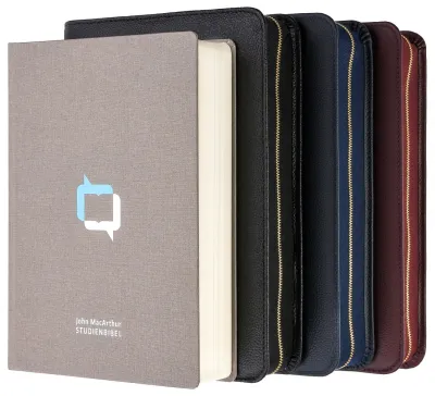 Bible d'étude MacArthur avec étui en cuir véritable - Étui en cuir véritable légèrement grainé...
