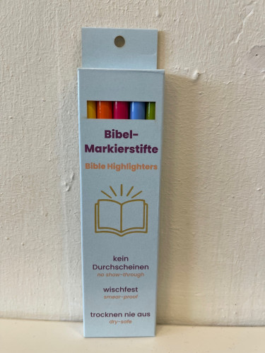 Crayons marqueur pour souligner dans la Bible