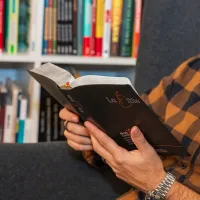 Bible Segond 21, gros caractères - couverture souple noire en fibrocuir, tranche argentée