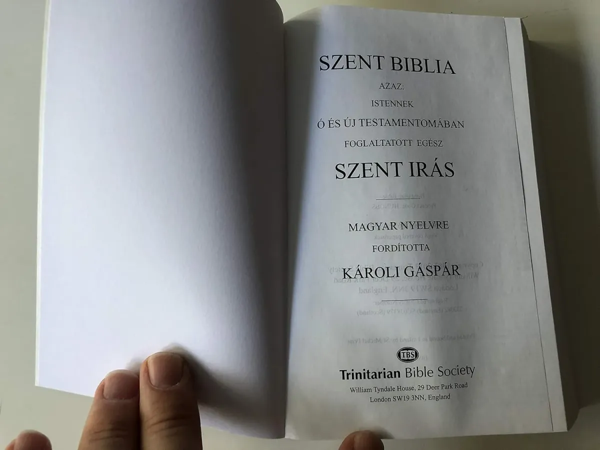 Hongrois, Bible, brochée